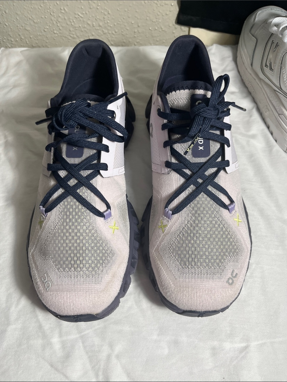 On Running Women's Sneakers in Light Gray & Navy